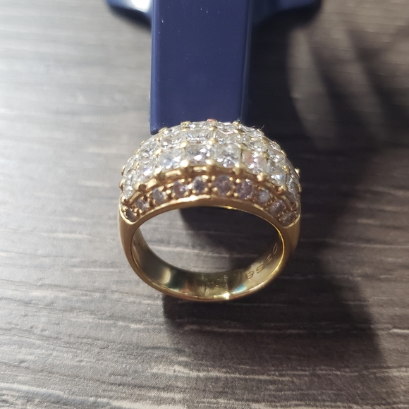 Lady's 18K Yellow Gold diamond ring - Picture 2 of 5